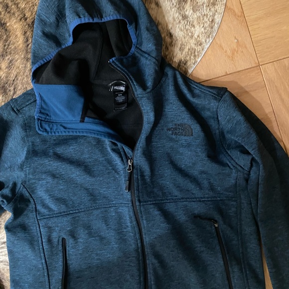 The North Face windbreaker hoody jacket. Size M - Picture 2 of 3